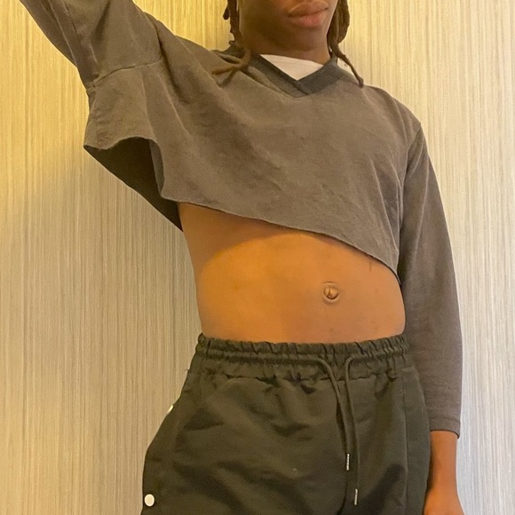 grey crop top longsleeve - Picture 2 of 4